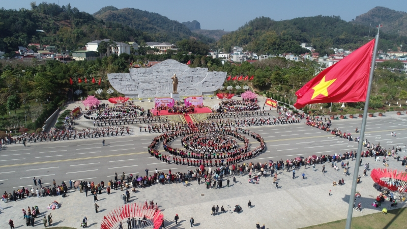 Hàng nghìn người tham dự “Hội xuân dâng Bác” tại Sơn La (25/1/2023)